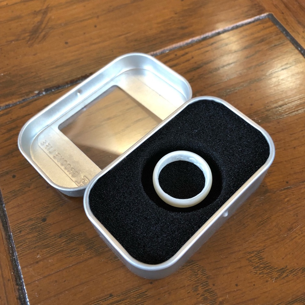 Pearlescent silicone ring - Picture 5 of 8